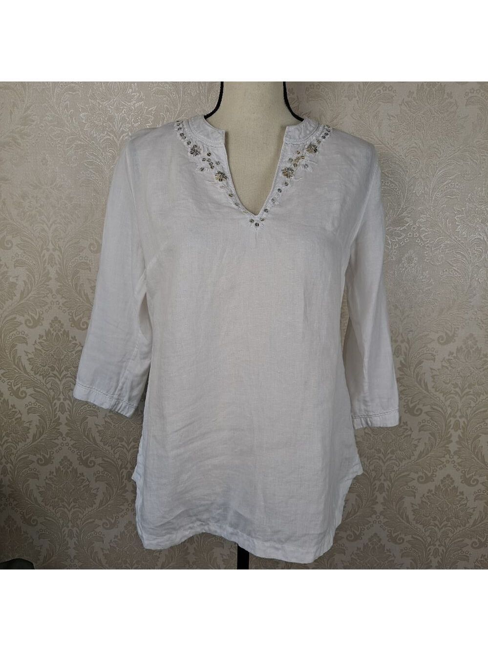 Tommy Bahama Size XS White Linen Split Neck Top Sequin Embroidery 3/4 Sleeve